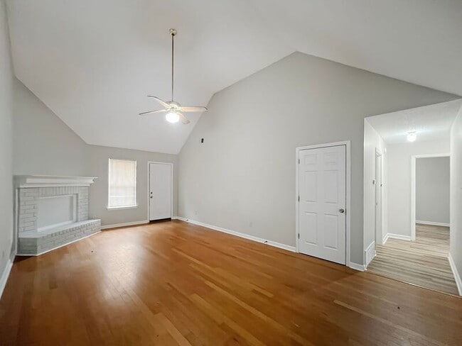 Building Photo - 243 Gaslight Cove