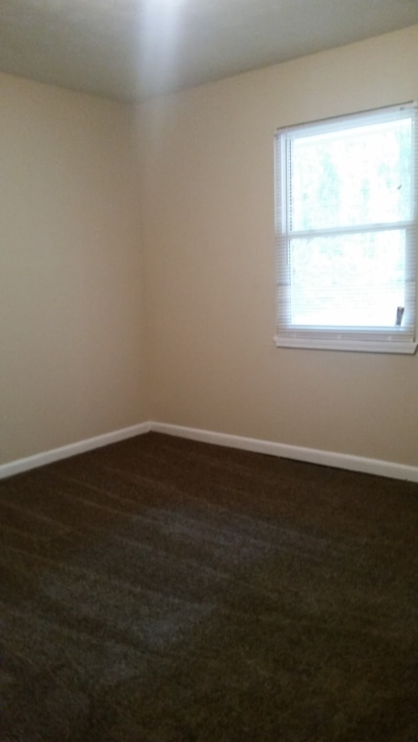 Building Photo - MOVE IN SPECIAL 1/2 OFF 1st MONTHS RENT