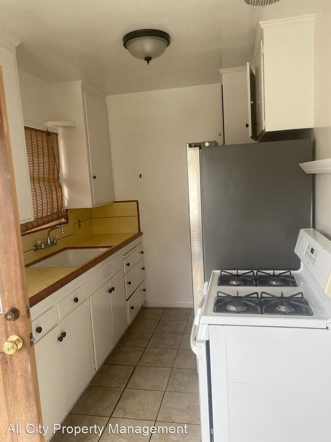 Building Photo - 2 br, 1 bath House - 3707 1/2 Cerritos Ave