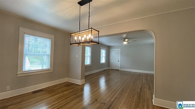 Foto del edificio - 1087 Columbiana Rd