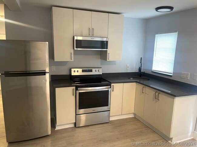 Building Photo - 780 NE 46th Ct