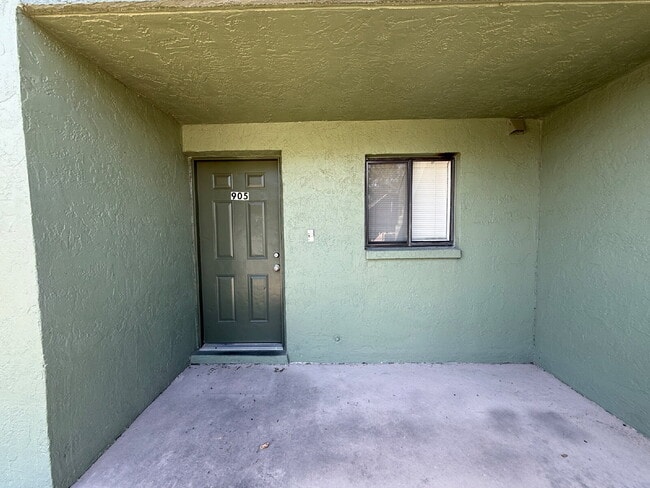 Building Photo - 2 bedroom, 2 bathroom in College Pines!