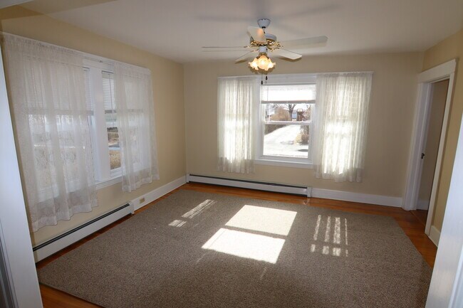 Living Rm - 26 Tatman St