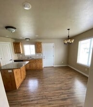 Building Photo - 543 Countryside Ave