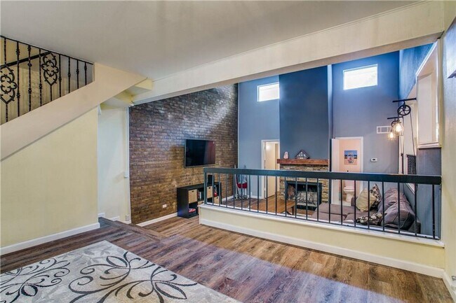 Foto del edificio - Beautifully Crafted 2/2.5/2 Town Home in Euless!