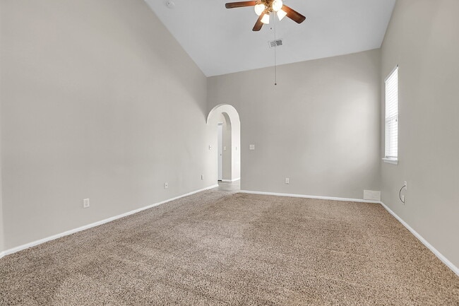 Building Photo - $2,295.00, 2 bedroom plus office, 2 bathro...