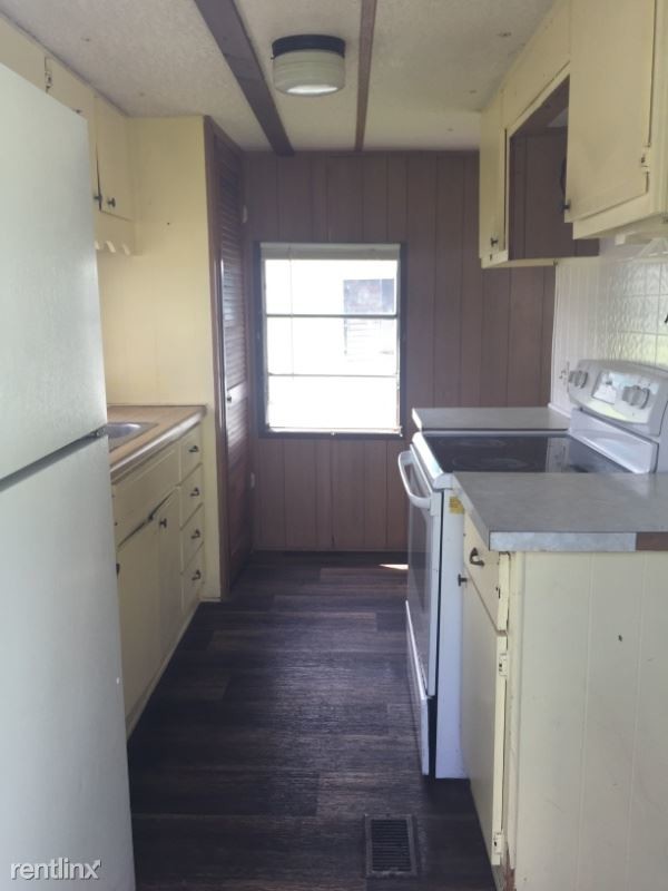Building Photo - 1 br, 1 bath Mobile Home - 223 n Street