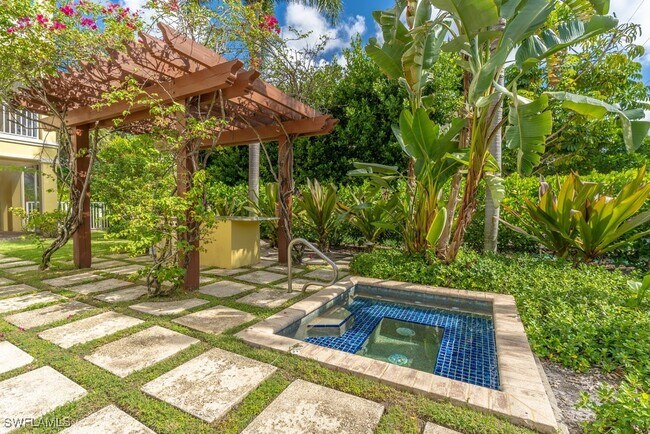 Foto del edificio - 300 3rd Ave S