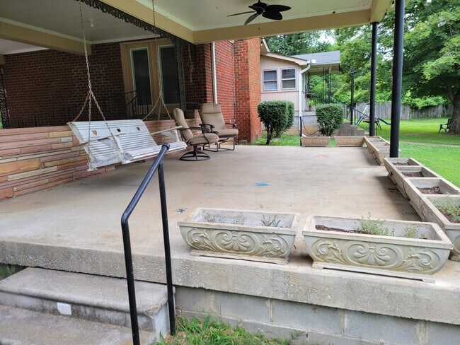 Building Photo - 109 Ray Ave