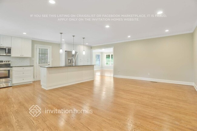 Building Photo - 416 Windsor Dr SW