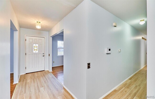 Foto del edificio - 815 Montmartre Ct