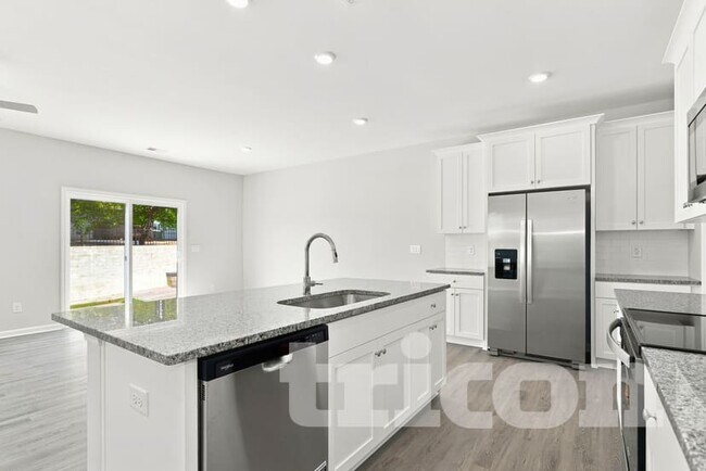 Foto del edificio - 6060 Dutton Dr