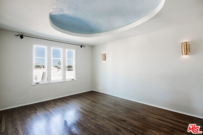 Foto del edificio - 1302 N Sweetzer Ave