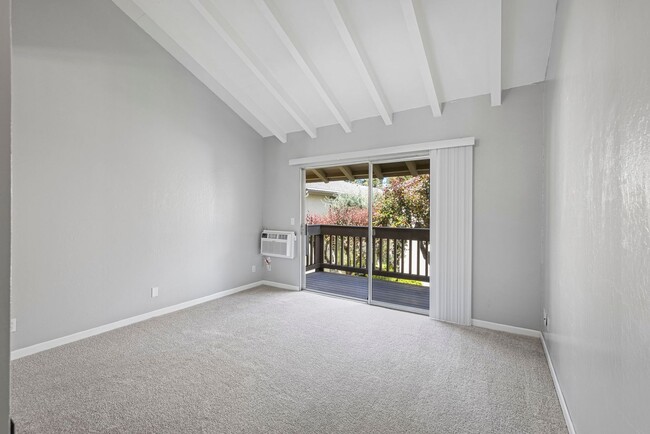 Building Photo - Walnut Creek! 1 bedroom 1 bathroom, Walk t...