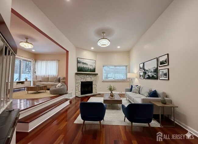 Building Photo - 5 Viburnum Ct