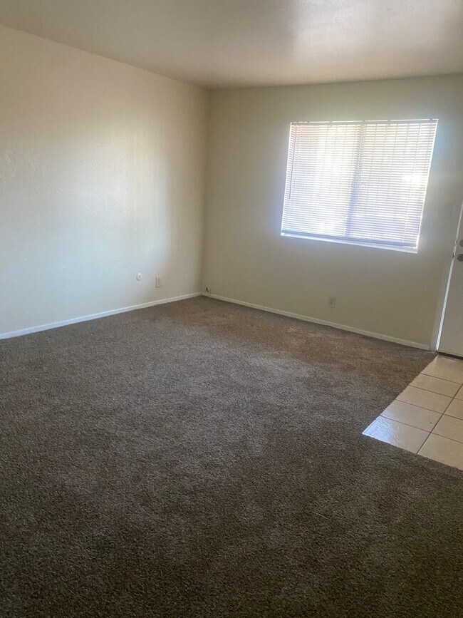 Building Photo - Nice 2 bedroom in NE heights