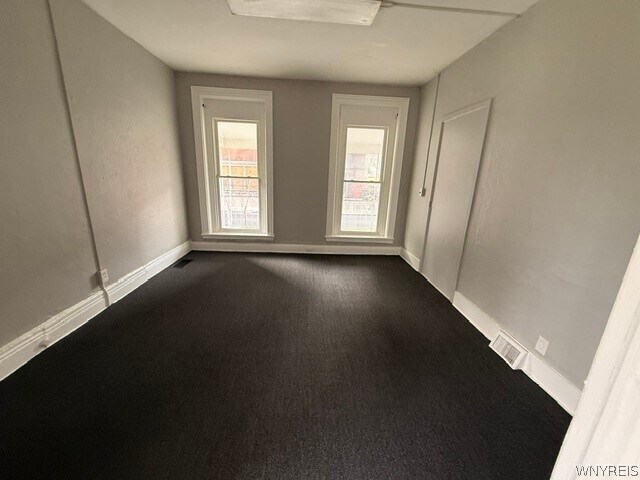 Foto del edificio - 491 Emslie St