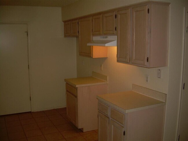 Building Photo - 2209 Carverly Dr