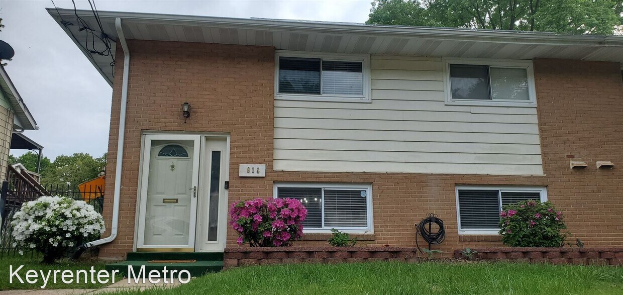 Primary Photo - 3 br, 1.5 bath House - 818 Carrington Ave