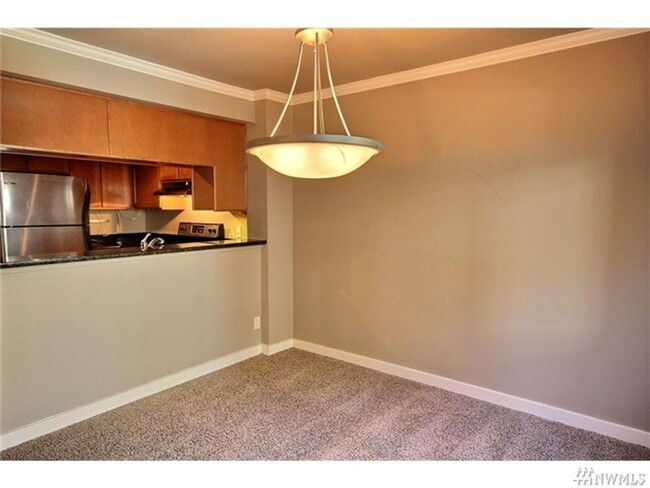 Foto del edificio - 2 Bed 1 Bath Condo in Remodeled Esplanade ...