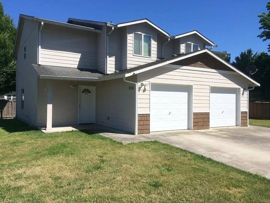 Foto principal - 3bed/2.5 bath home available NOW!