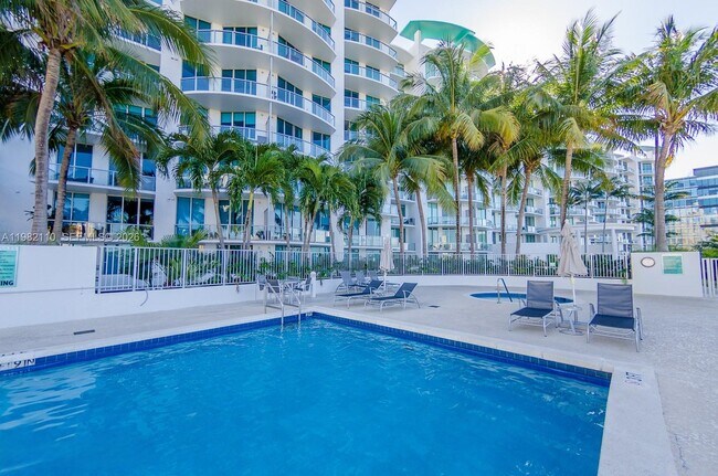 Foto del edificio - 3029 NE 188th St