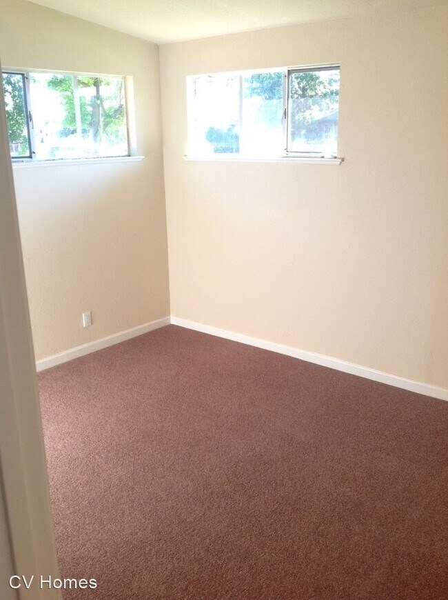 Building Photo - 4 br, 1 bath House - 3233 N. Hughes Ave.