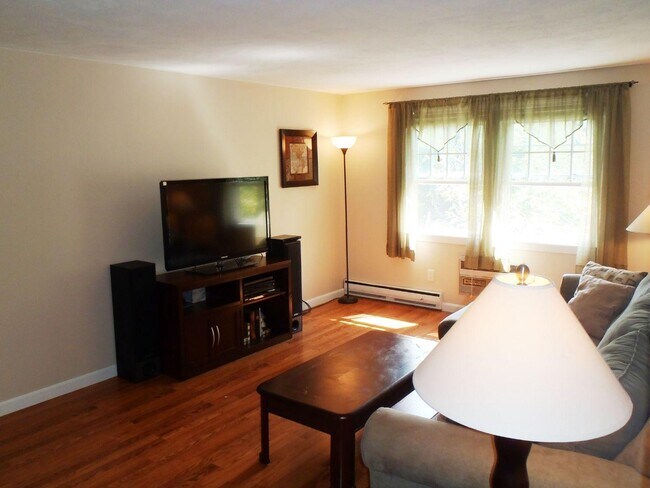 Building Photo - 17 Sinai Cir