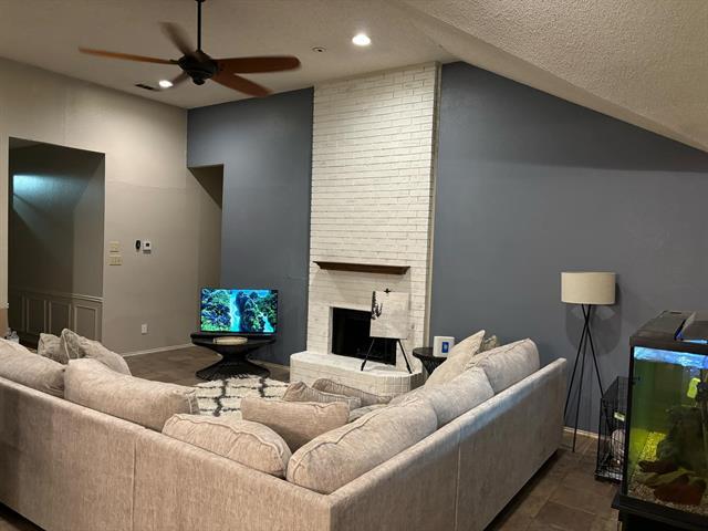 Building Photo - 604 Oak Meadow Dr
