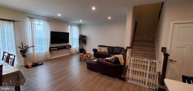 Foto del edificio - 402 Sterling Dr