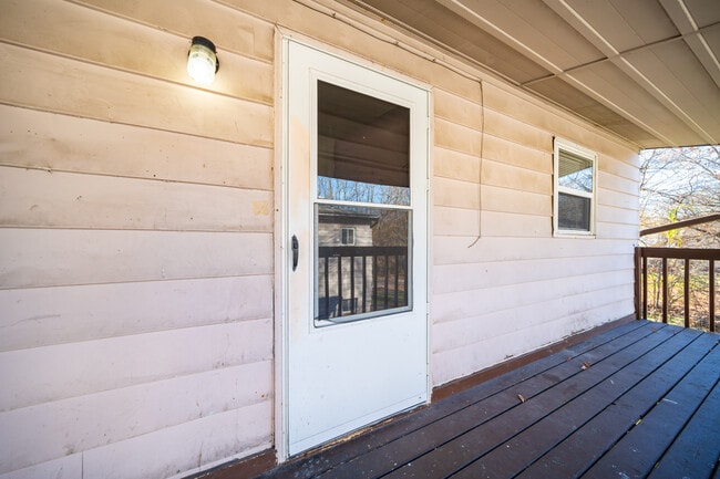 Building Photo - 467 Julien Ave