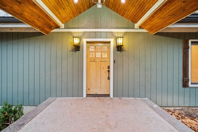 Foto del edificio - FREE RENT! Luxury Living on the River — Your Dream Home Awaits