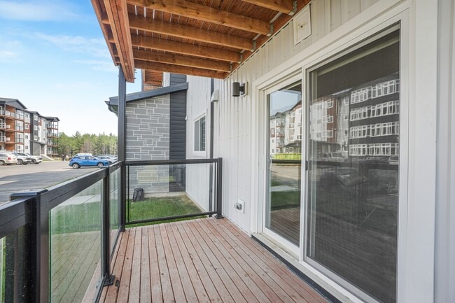 Building Photo - 7 Manhattan Dr