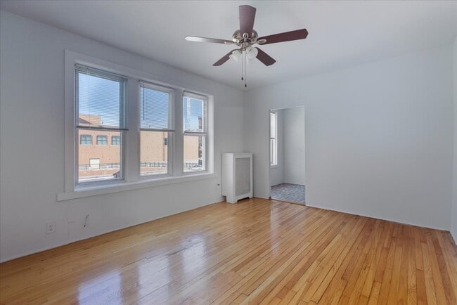 Building Photo - 1635 W Morse Ave