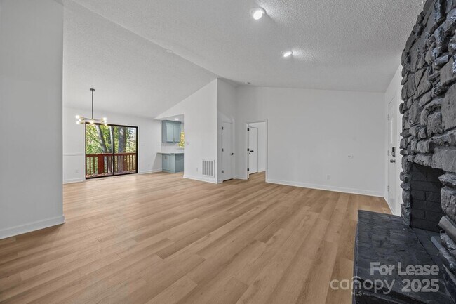 Foto del edificio - 6227 King George Dr