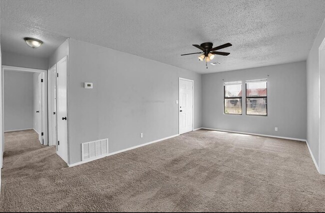 Foto del edificio - 1117 E Cherry St