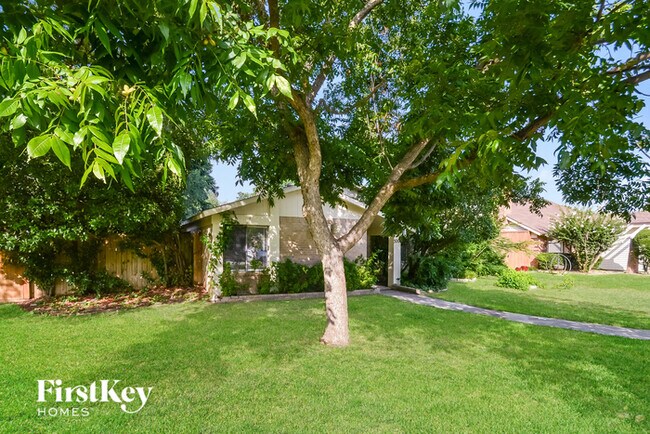 Building Photo - 3004 Charter Oak Dr