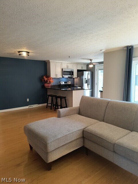 Foto del edificio - 3447 Wyoga Lake Rd
