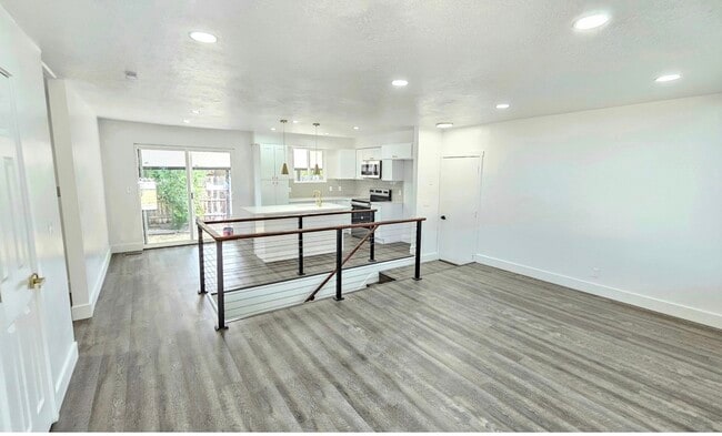 Photo - 3797 Armoridge Dr House