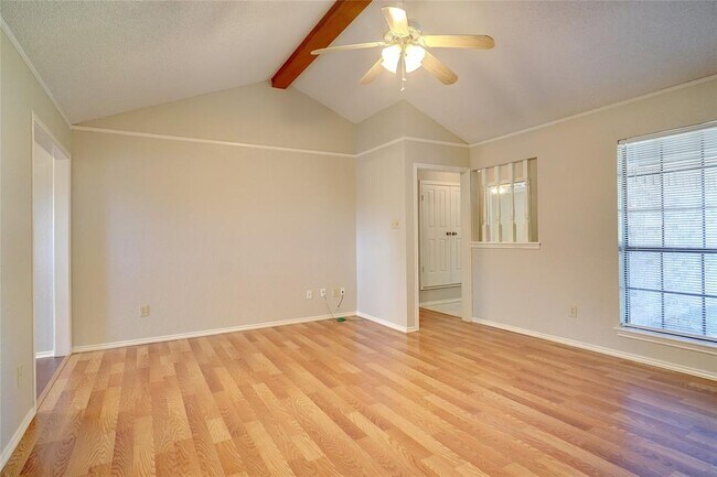 Foto del edificio - 2810 Sarah Dr