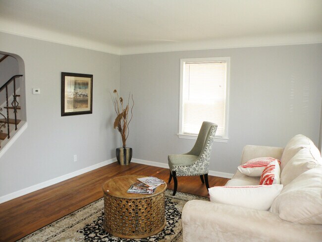 Building Photo - 3 Bed - 2 Full Bath Cape Cod for Rent in E...