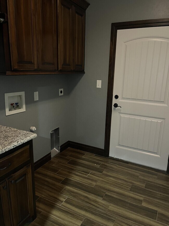 Foto del edificio - 1303 Saddle Rock Drive