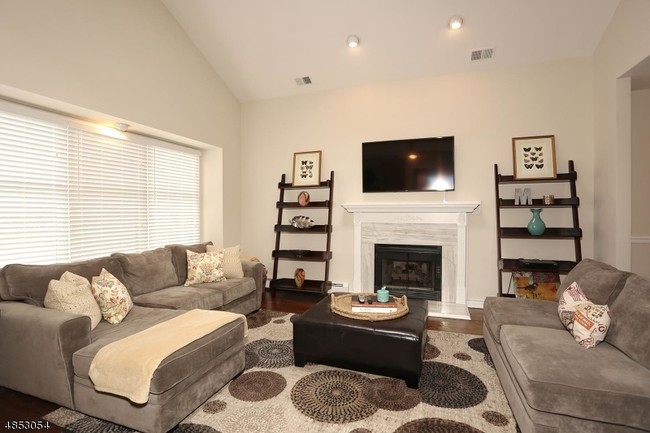 Building Photo - 65 Bentley Dr