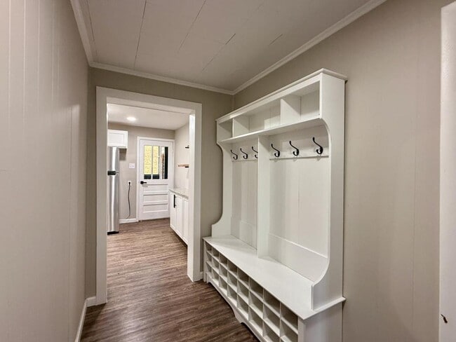 Building Photo - 11025-11107 107 Cutoff