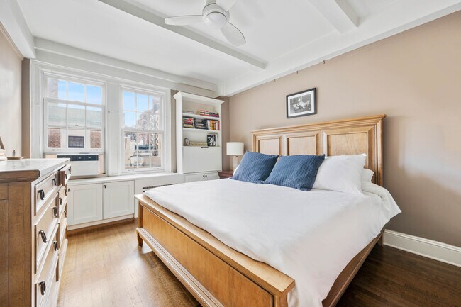 Building Photo - 111 E 75th St