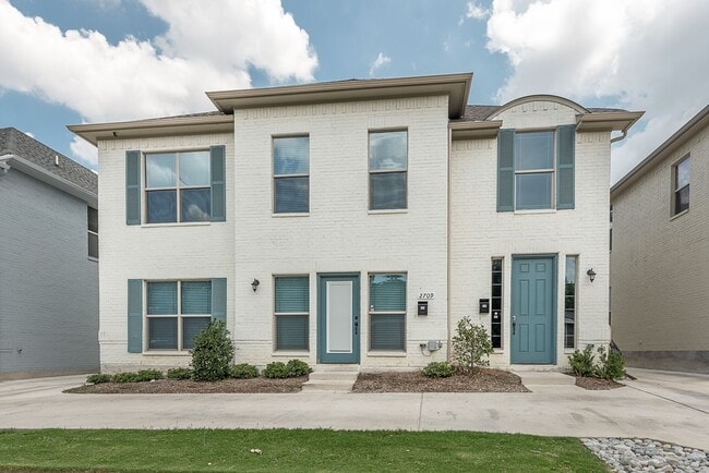 Building Photo - 2709 McCart Ave