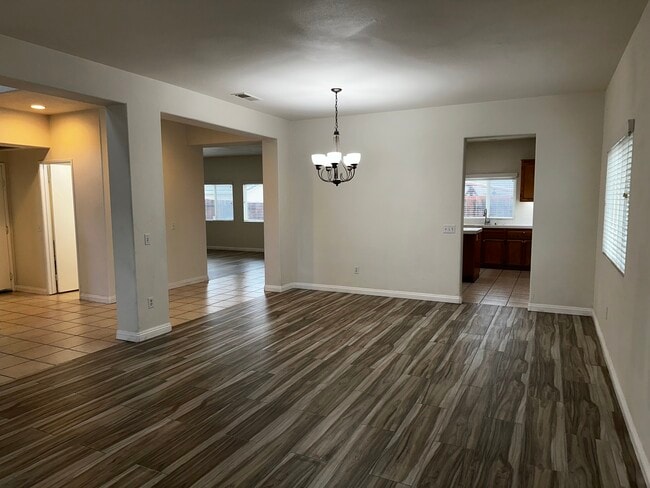 Building Photo - 14560 Phoenix St