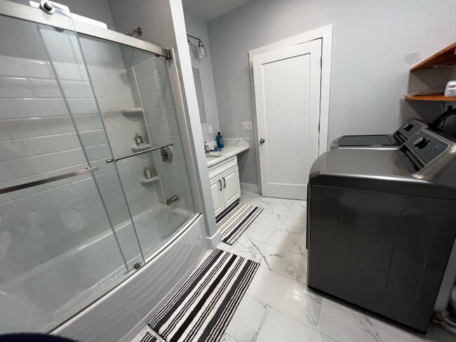 Foto del edificio - 10 Whispering Pines Dr