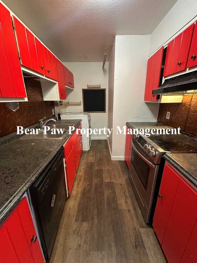 Building Photo - 2 bedroom condo in Golden, Convenient Location!