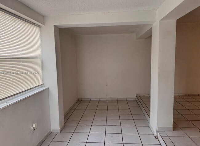Foto del edificio - 1565 NE 141st St
